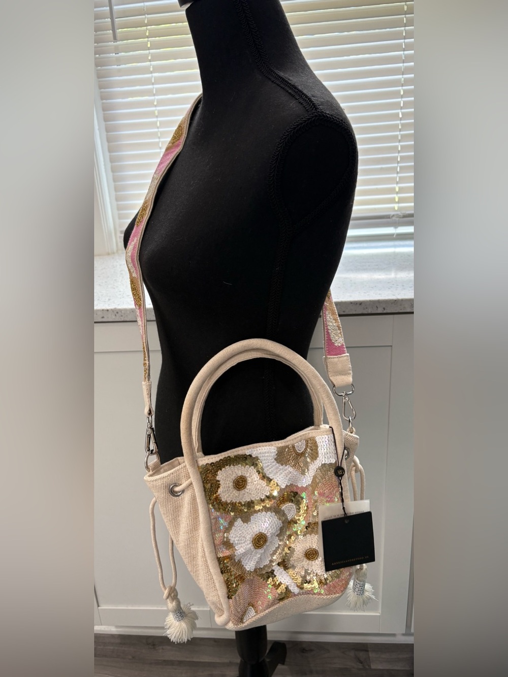 NWT America & Beyond small double handled bucket type bag